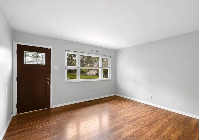 Photo 3 of Single family home for sale at 195 Bascom Dr, Saint Louis, MO 63135 | MLS# 24069669 | Listing updated on 2024-11-20