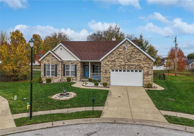 Photo 1 of Single family home for sale at 817 Wild Horse Crk Dr, Fairview Heights, IL 62208 | MLS# 24069792 | Listing updated on 2024-12-18