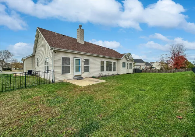 Photo 3 of Single family home for sale at 817 Wild Horse Crk Dr, Fairview Heights, IL 62208 | MLS# 24069792 | Listing updated on 2024-12-18