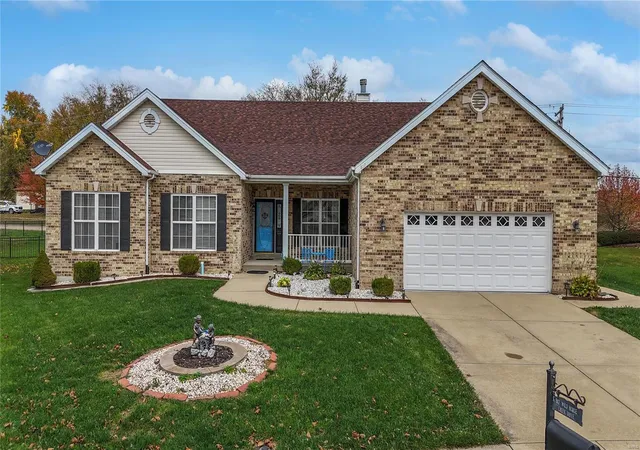 Photo 3 of Single family home for sale at 817 Wild Horse Crk Dr, Fairview Heights, IL 62208 | MLS# 24069792 | Listing updated on 2024-12-18