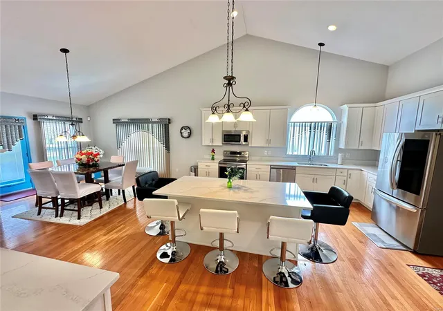 Photo 4 of Single family home for sale at 817 Wild Horse Crk Dr, Fairview Heights, IL 62208 | MLS# 24069792 | Listing updated on 2024-12-18