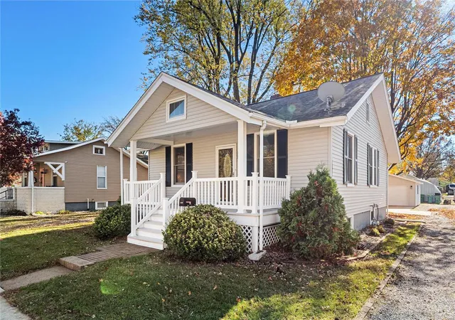 Photo 3 of Single family home for sale at 405 East 3rd St, O Fallon, IL 62269 | MLS# 24069814 | Listing updated on 2024-11-18