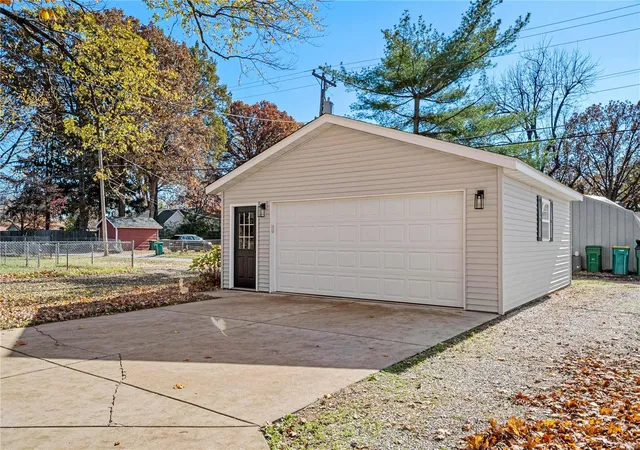 Photo 3 of Single family home for sale at 405 East 3rd St, O Fallon, IL 62269 | MLS# 24069814 | Listing updated on 2024-11-18