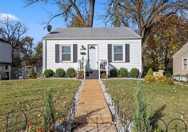 Photo 2 of Single family home for sale at 3555 Saint Christopher Ln, Saint Ann, MO 63074 | MLS# 24069845 | Listing updated on 2025-03-12