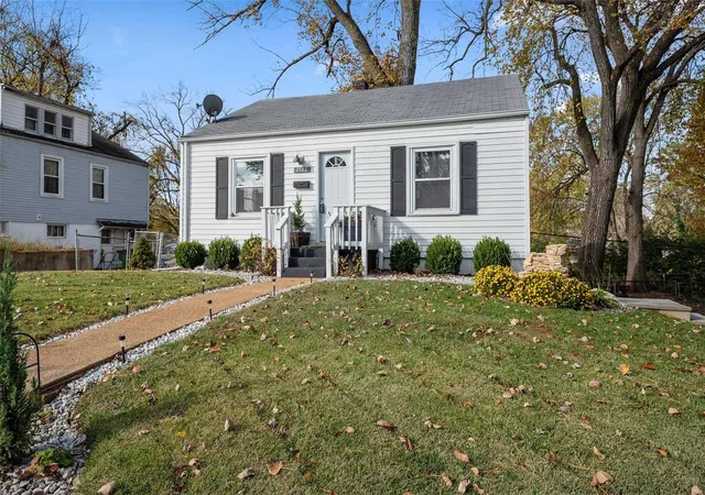 Photo 3 of Single family home for sale at 3555 Saint Christopher Ln, Saint Ann, MO 63074 | MLS# 24069845 | Listing updated on 2025-03-12