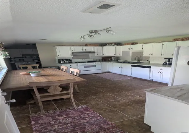 Photo 2 of Single family home for sale at 609 Fox Crk Rd, Rolla, MO 65401 | MLS# 24069847 | Listing updated on 2024-12-18