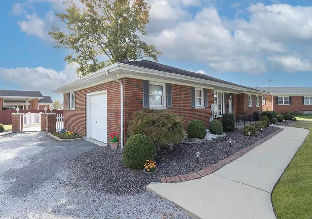 Photo 2 of Single family home for sale at 20 N 3rd Street, Breese, IL 62230 | MLS# 24069931 | Listing updated on 2024-12-03