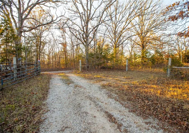 Photo 4 of House for sale at 2689 Oak Hl Rd, Cuba, MO 65453 | MLS# 24070239 | Listing updated on 2024-11-25