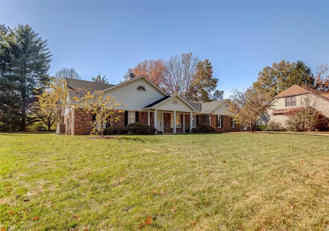 Photo 1 of Single family home for sale at 316 Oak Hl Dr, Belleville, IL 62223 | MLS# 24070247 | Listing updated on 2024-11-18