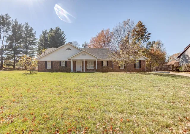 Photo 2 of Single family home for sale at 316 Oak Hl Dr, Belleville, IL 62223 | MLS# 24070247 | Listing updated on 2024-11-18