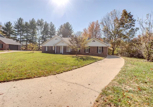 Photo 3 of Single family home for sale at 316 Oak Hl Dr, Belleville, IL 62223 | MLS# 24070247 | Listing updated on 2024-11-18