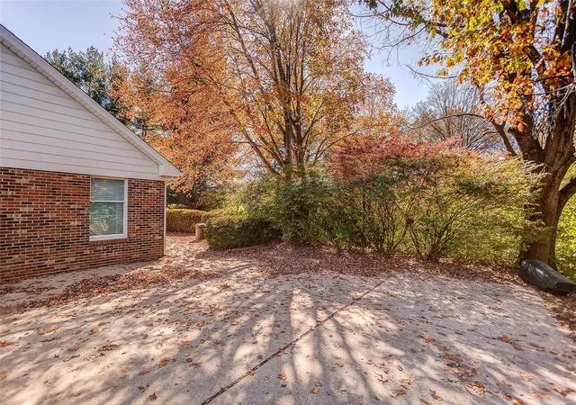 Photo 3 of Single family home for sale at 316 Oak Hl Dr, Belleville, IL 62223 | MLS# 24070247 | Listing updated on 2024-11-18