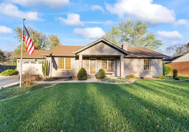 Photo 1 of Single family home for sale at 1704 Spruce Hl Dr, Belleville, IL 62221 | MLS# 24070455 | Listing updated on 2024-11-15