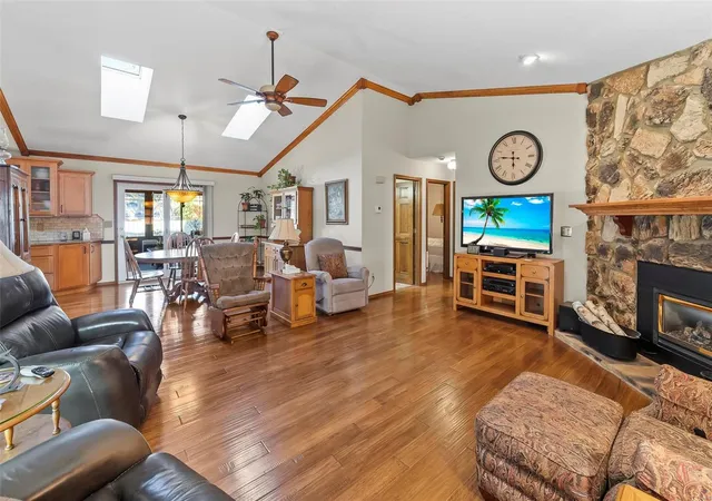 Photo 2 of Single family home for sale at 1704 Spruce Hl Dr, Belleville, IL 62221 | MLS# 24070455 | Listing updated on 2024-11-15