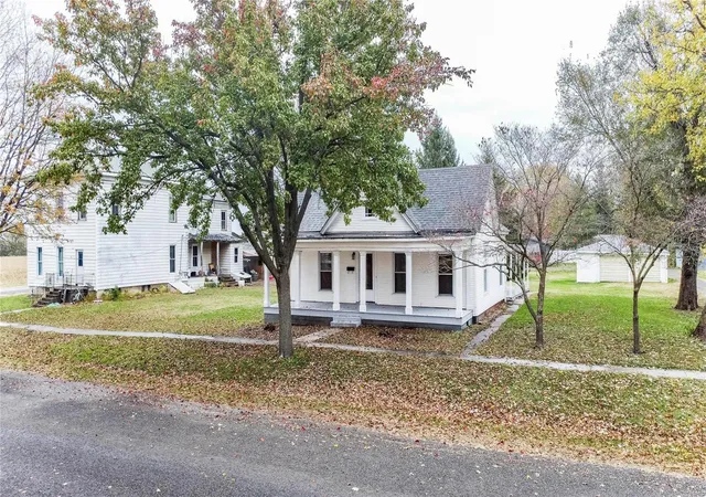 Photo 1 of Single family home for sale at 114 4th Street N, Carrollton, IL 62016 | MLS# 24070759 | Listing updated on 2024-12-05