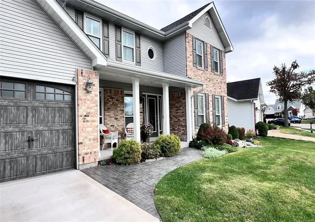 Photo 3 of Single family home for sale at 5858 Westcliffe Dr, Saint Louis, MO 63129 | MLS# 24070979 | Listing updated on 2024-11-30