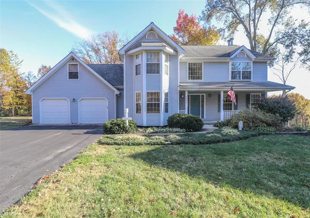 Photo 1 of Single family home for sale at 4770 Oakbrier Dr, Saint Louis, MO 63128 | MLS# 24071041 | Listing updated on 2024-12-08