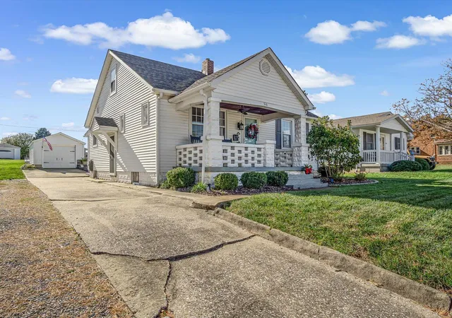 Photo 3 of Single family home for sale at 516 West Btm Ave, Columbia, IL 62236 | MLS# 24071247 | Listing updated on 2024-11-21