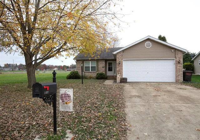 Photo 2 of Single family home for sale at 1402 Kweit Ln, Greenville, IL 62246 | MLS# 24071259 | Listing updated on 2024-12-03