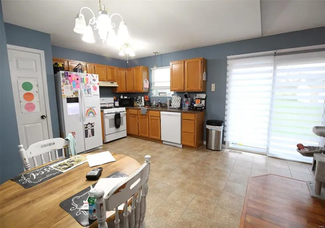 Photo 3 of Single family home for sale at 1402 Kweit Ln, Greenville, IL 62246 | MLS# 24071259 | Listing updated on 2024-12-03