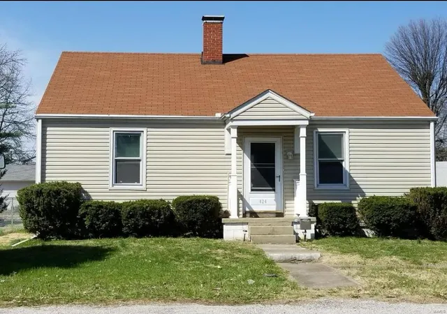 Photo 1 of Single family home for sale at 424 W 4th Street, O Fallon, IL 62269 | MLS# 24071406 | Listing updated on 2024-11-20