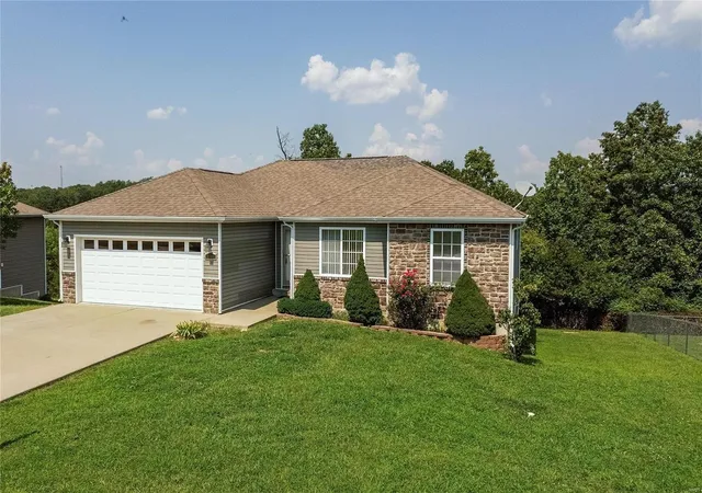 Photo 2 of Single family home for sale at 155 Kale Ct, Saint Robert, MO 65584 | MLS# 24071465 | Listing updated on 2024-12-16
