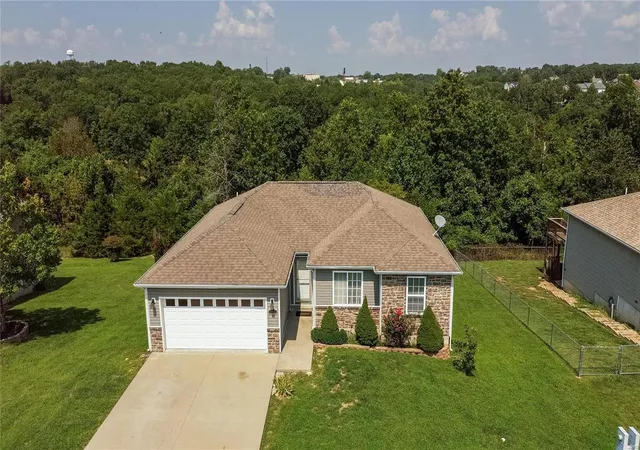 Photo 3 of Single family home for sale at 155 Kale Ct, Saint Robert, MO 65584 | MLS# 24071465 | Listing updated on 2024-12-16