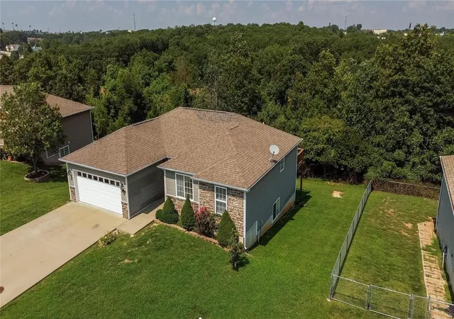 Photo 3 of Single family home for sale at 155 Kale Ct, Saint Robert, MO 65584 | MLS# 24071465 | Listing updated on 2024-12-16