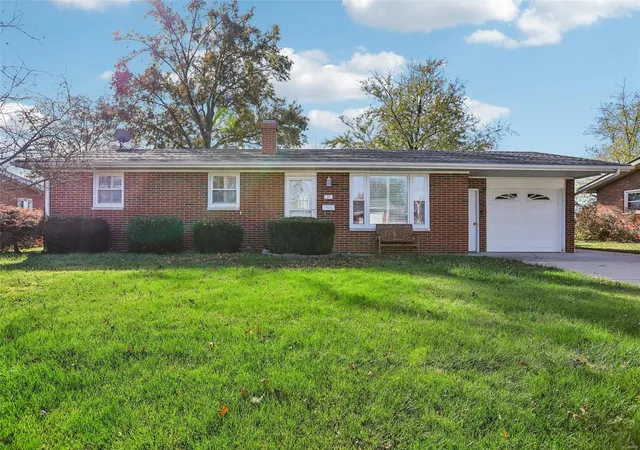 Photo 1 of Single family home for sale at 210 N 11th Street, Breese, IL 62230 | MLS# 24071582 | Listing updated on 2024-12-16