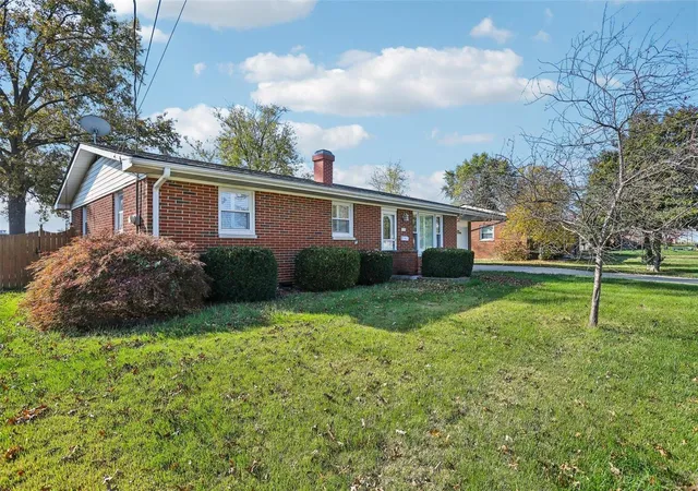 Photo 2 of Single family home for sale at 210 N 11th Street, Breese, IL 62230 | MLS# 24071582 | Listing updated on 2024-12-16