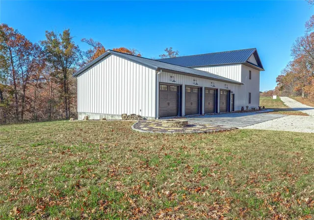 Photo 3 of Single family home for sale at 575 Highway W, Eldon, MO 65026 | MLS# 24071708 | Listing updated on 2024-12-10