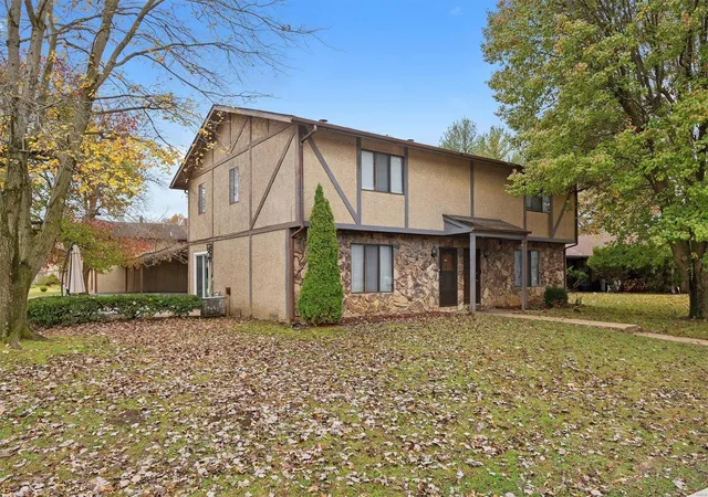 Photo 1 of Single family home for sale at 100 Kensington Hts Rd, Belleville, IL 62226 | MLS# 24071869 | Listing updated on 2024-11-25