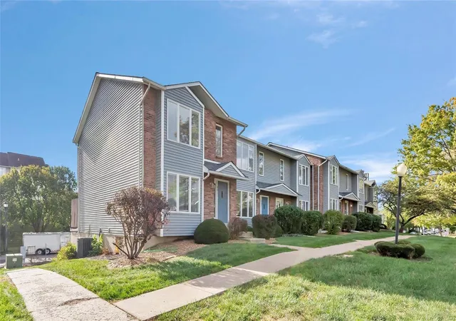 Photo 3 of Townhouse for sale at 601 King Dr, Saint Charles, MO 63303 | MLS# 24072041 | Listing updated on 2024-11-24