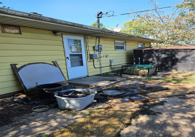 Photo 2 of Single family home for sale at 1711 Theodore Ln, East Saint Louis, IL 62206 | MLS# 24072198 | Listing updated on 2024-12-06