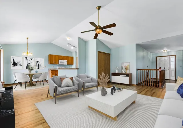 Photo 3 of Single family home for sale at 15 Fairway Ests Ct, Eureka, MO 63025 | MLS# 24072205 | Listing updated on 2024-12-01