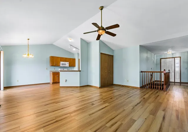 Photo 4 of Single family home for sale at 15 Fairway Ests Ct, Eureka, MO 63025 | MLS# 24072205 | Listing updated on 2024-12-01