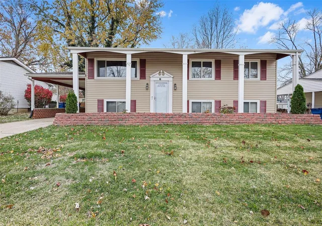 Photo 1 of Single family home for sale at 18 Saint David Dr, Saint Peters, MO 63376 | MLS# 24072277 | Listing updated on 2024-12-17