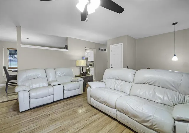 Photo 4 of Single family home for sale at 18 Saint David Dr, Saint Peters, MO 63376 | MLS# 24072277 | Listing updated on 2024-12-17