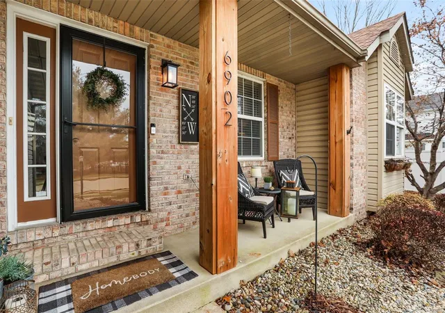 Photo 3 of Single family home for sale at 6902 Stoney Crk Dr, Edwardsville, IL 62025 | MLS# 24072302 | Listing updated on 2025-01-20