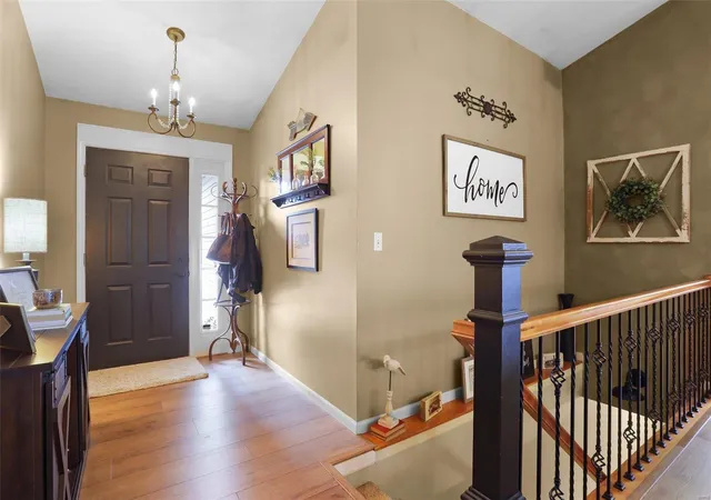 Photo 3 of Single family home for sale at 6902 Stoney Crk Dr, Edwardsville, IL 62025 | MLS# 24072302 | Listing updated on 2025-01-20