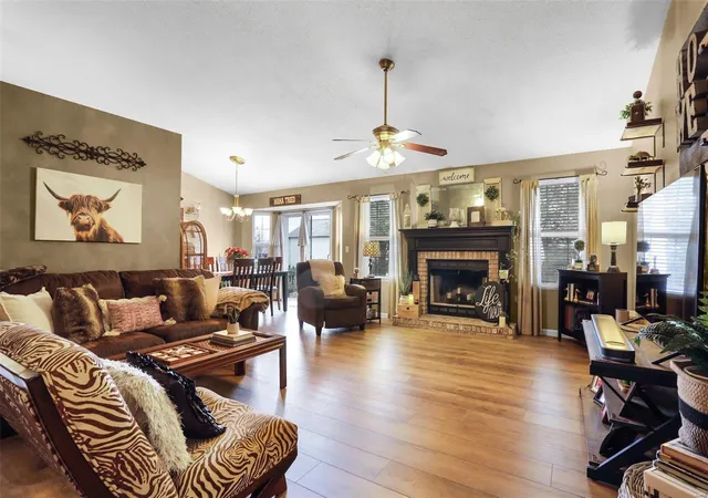 Photo 4 of Single family home for sale at 6902 Stoney Crk Dr, Edwardsville, IL 62025 | MLS# 24072302 | Listing updated on 2025-01-20