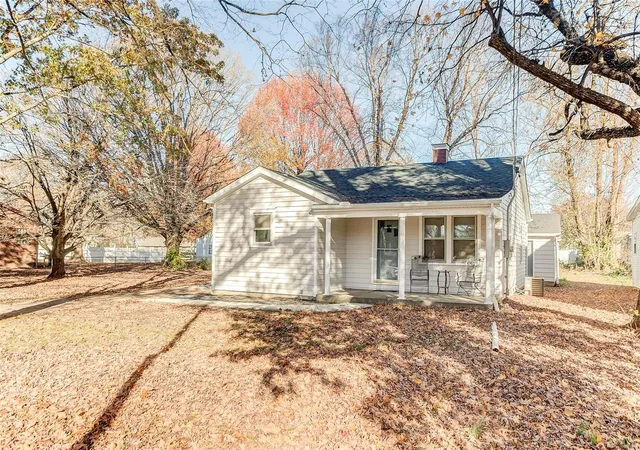 Photo 1 of Single family home for sale at 275 South 27th, Belleville, IL 62226 | MLS# 24072414 | Listing updated on 2024-11-25