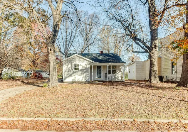 Photo 2 of Single family home for sale at 275 South 27th, Belleville, IL 62226 | MLS# 24072414 | Listing updated on 2024-11-25