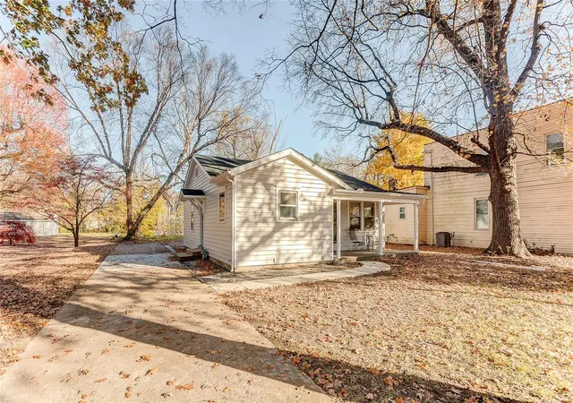 Photo 3 of Single family home for sale at 275 South 27th, Belleville, IL 62226 | MLS# 24072414 | Listing updated on 2024-11-25