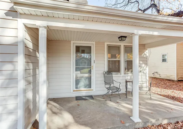 Photo 3 of Single family home for sale at 275 South 27th, Belleville, IL 62226 | MLS# 24072414 | Listing updated on 2024-11-25