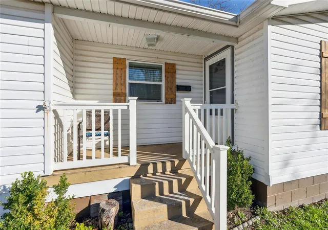 Photo 2 of Single family home for sale at 218 N Alexander, Farmington, MO 63640 | MLS# 24072576 | Listing updated on 2024-12-15