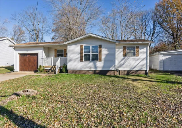 Photo 3 of Single family home for sale at 218 N Alexander, Farmington, MO 63640 | MLS# 24072576 | Listing updated on 2024-12-15