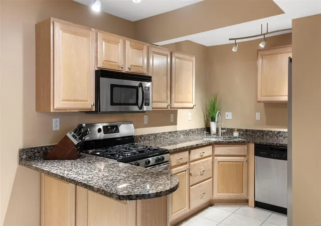Listing Photo 4 - Condo for sale in building located at 7514 Oxford Dr, Clayton, MO 63105 - Unit #2