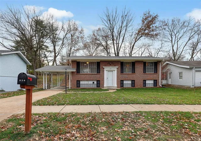 Photo 3 of Single family home for sale at 928 Brookvale Terr, Manchester, MO 63021 | MLS# 24073434 | Listing updated on 2024-12-17