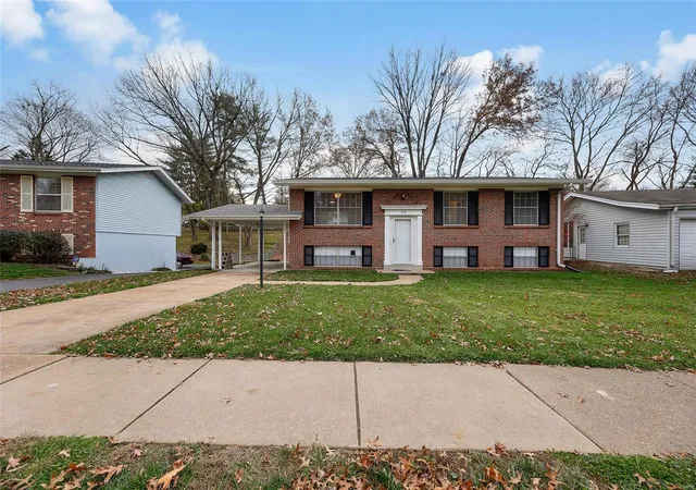 Photo 3 of Single family home for sale at 928 Brookvale Terr, Manchester, MO 63021 | MLS# 24073434 | Listing updated on 2024-12-17